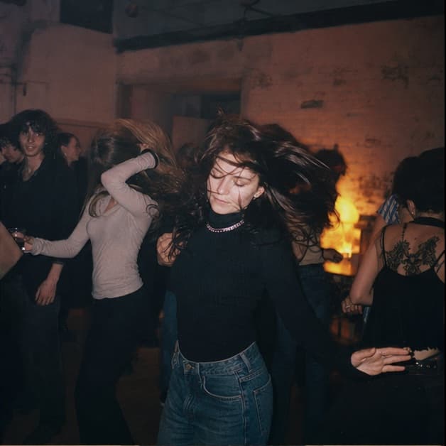 Танцы на вечеринке BaseClub
